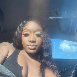 Meet your Posher, Monique